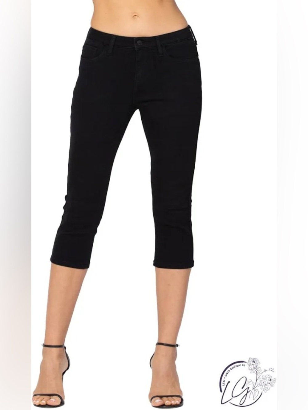 NWT Judy Blue Mid Rise Black Capris